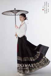 点击看大图 -挪娅婚纱摄影皇家会所