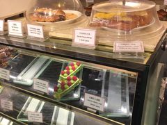 面包甜点陈列柜-老佛爷饼店