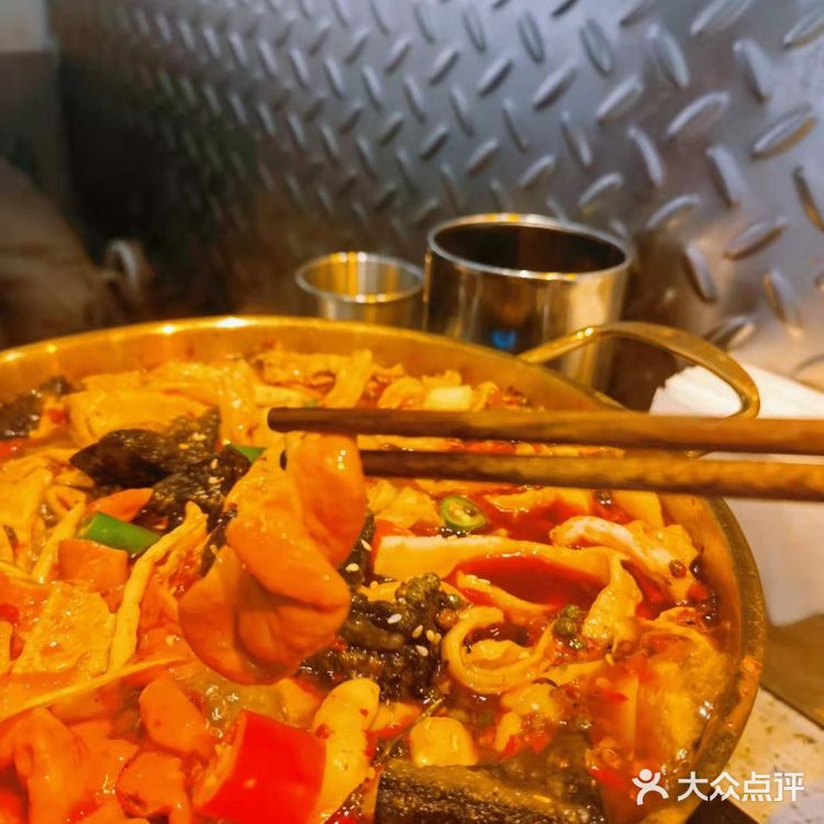 喵十三串串冬季出新品了！肥肠兔火锅让你冬季暖洋洋！