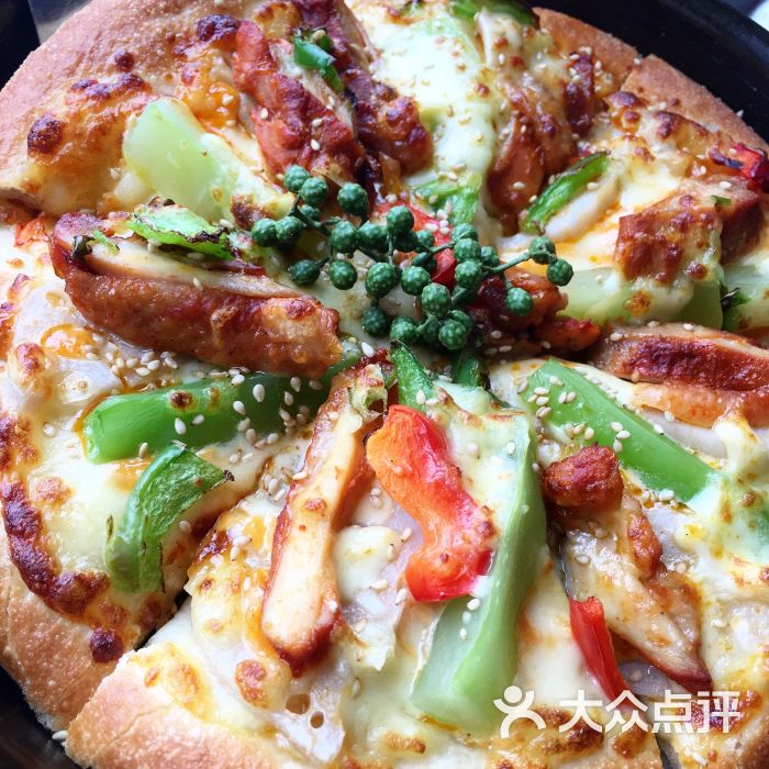 铁盘惹火藤椒烤鸡比萨