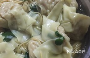 Fresh Meat, Shrimp, and Crab Roe Wonton
