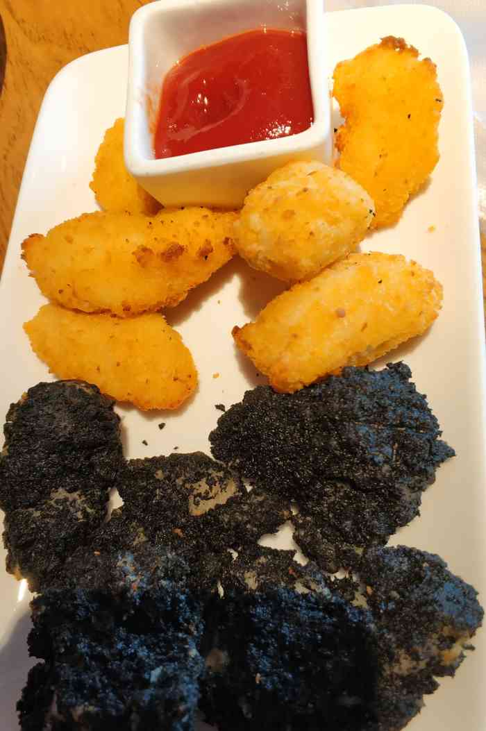 乐凯撒榴梿比萨(奥园广场)-"麻辣牛肉披萨够重口味,鸡块够嫩.