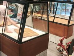 面包甜点陈列柜-Dough&Joe团憩(瑞虹天地月亮湾店)