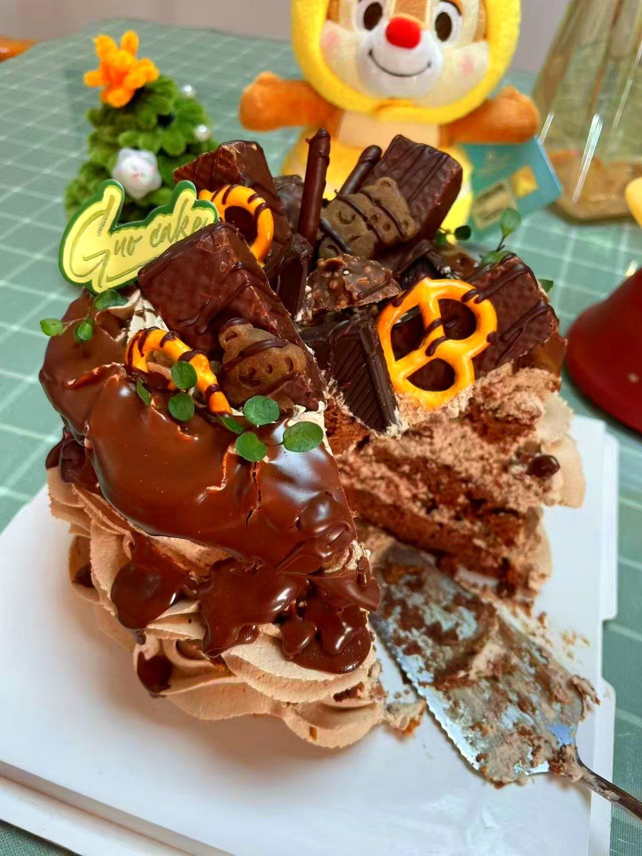 生日蛋糕
订的是复地四季广场里的一家国风九年蛋糕老店,她家蛋糕