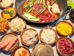-渝嘴小老弟老火锅(华新村店)
