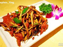 茶树菇牛柳-鹿港小镇经典老上海菜(长乐路店)