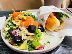 三文鱼牛油果沙拉-THE WOODS 简餐 (国贸商城店)