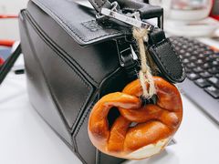 -天井·丑面包搭咖啡