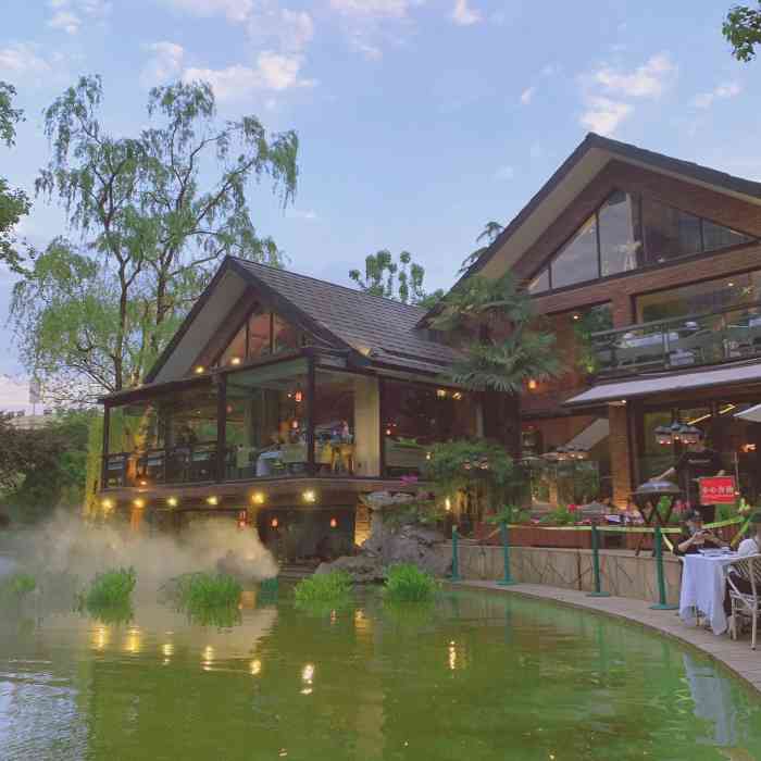 thai gallery泰廊餐厅-"位于静安公园内,公园门口可以停车,但是位.