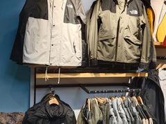 -斯普瑞斯奥特莱斯