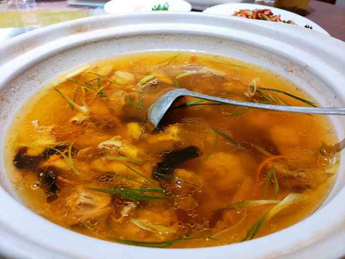 富春阁餐厅(降子路店)-"路遇这家餐厅,装修外观很古风,就想进去尝.