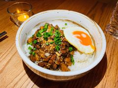 超级足料卤肉饭-面上有光