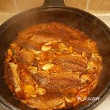 今日菜谱 香酥鲫鱼 备料 鲫鱼，香葱，姜片，蒜