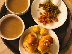 -西安大雁塔科技大学地铁站亚朵酒店