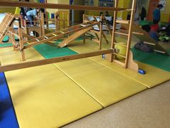 -兜莱·亲亲袋鼠国际早教