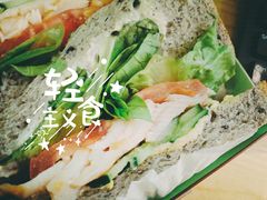 -全家便利店(洛川东路店)