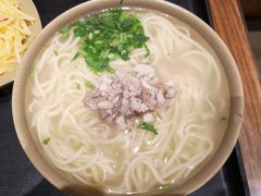 -亮亮面馆(经六路店)