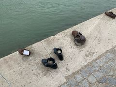 -多瑙河畔鞋履雕塑