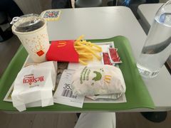-麦当劳(上海虹桥站30B检票口楼上)