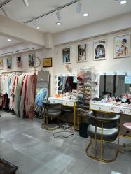 -一揽芳华汉服旗袍体验馆(拙政园店)