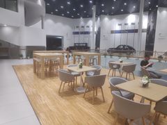 -杭州中沃沃尔沃4S店(滨江区店)
