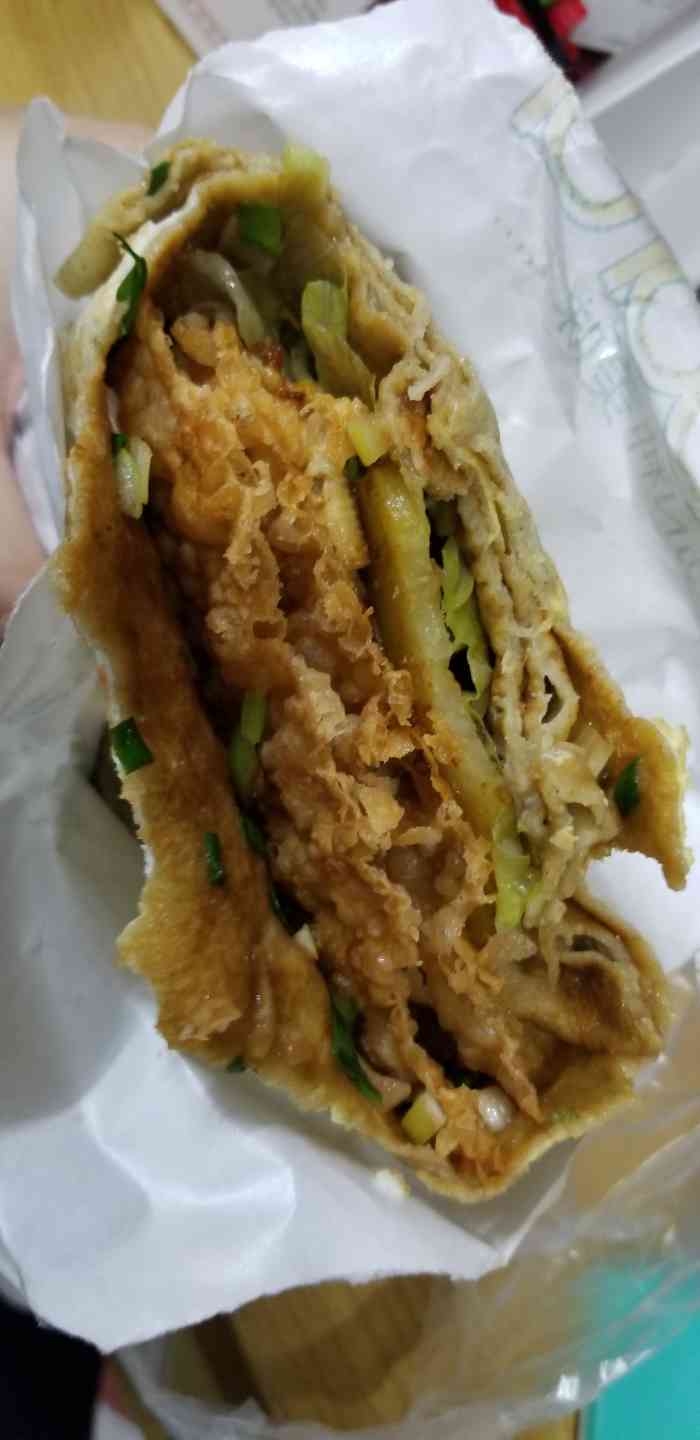 煎饼铁板烧-"靠口味撑起的路边煎饼摊味道真的好 服务.