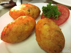 炸馬介休球-船屋葡国餐厅