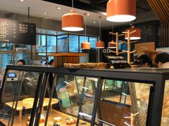 面包甜点陈列柜-Dough&Joe团憩(瑞虹天地月亮湾店)