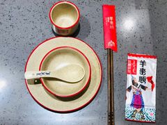 餐具摆设-羊来顺冰煮鲜羊铁锅烀羊肉(八卦岭店)