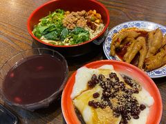重庆小面-爆炸头阿姨小四川正宗川味小吃(无任何分店)