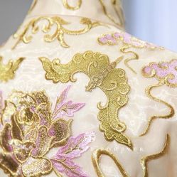 -满庭芳婚纱礼服店
