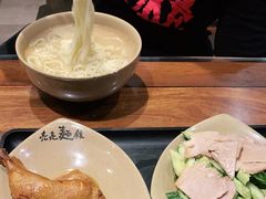 -亮亮面馆(经六路店)