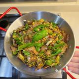 家常下饭菜之酸菜炒肉，加点樟树港辣椒，味道绝了 [亲亲]