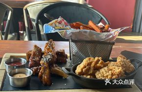 Boxing Cat Pork Ribs & Fried Chicken Platter