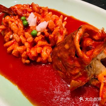 东坡肉有肥有瘦,层层分明,酥软入味