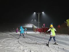 -采薇庄园四季滑雪场