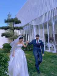 -满庭芳婚纱礼服店