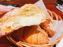 黄金流奶羊角-麦田工坊(月湖店)