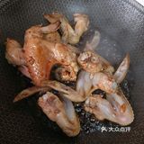 色香味俱全的鸡翅，吃在嘴里，甜在心里