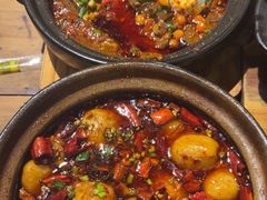 -有红鸡毛店·砂锅菜(抚琴夜市店)
