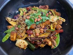 -愉肴麻辣香锅(中北镇店)