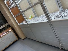 -无奔眼镜·蔡司·依视路授权店(朝阳大悦城店)