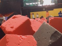 -嘿哟动霸CHUA·新潮玩运动娱乐中心·蹦床滑冰团建乐园