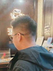 -东方先生国潮男士理发馆