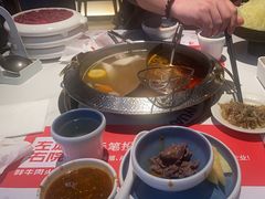 -左庭右院鲜牛肉火锅(金山万达店)