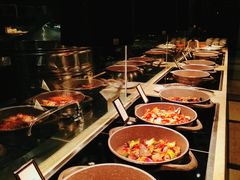 自助取餐区-大中华希尔顿酒店-念自助餐·嗨啤·小龙虾