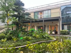 -茅草房·河畔园林火锅