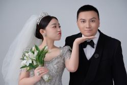 -都市丽人婚纱摄影