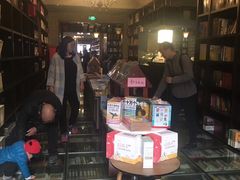 -钟书阁(松江泰晤士小镇店)