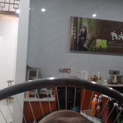 -岳灵生发养发馆